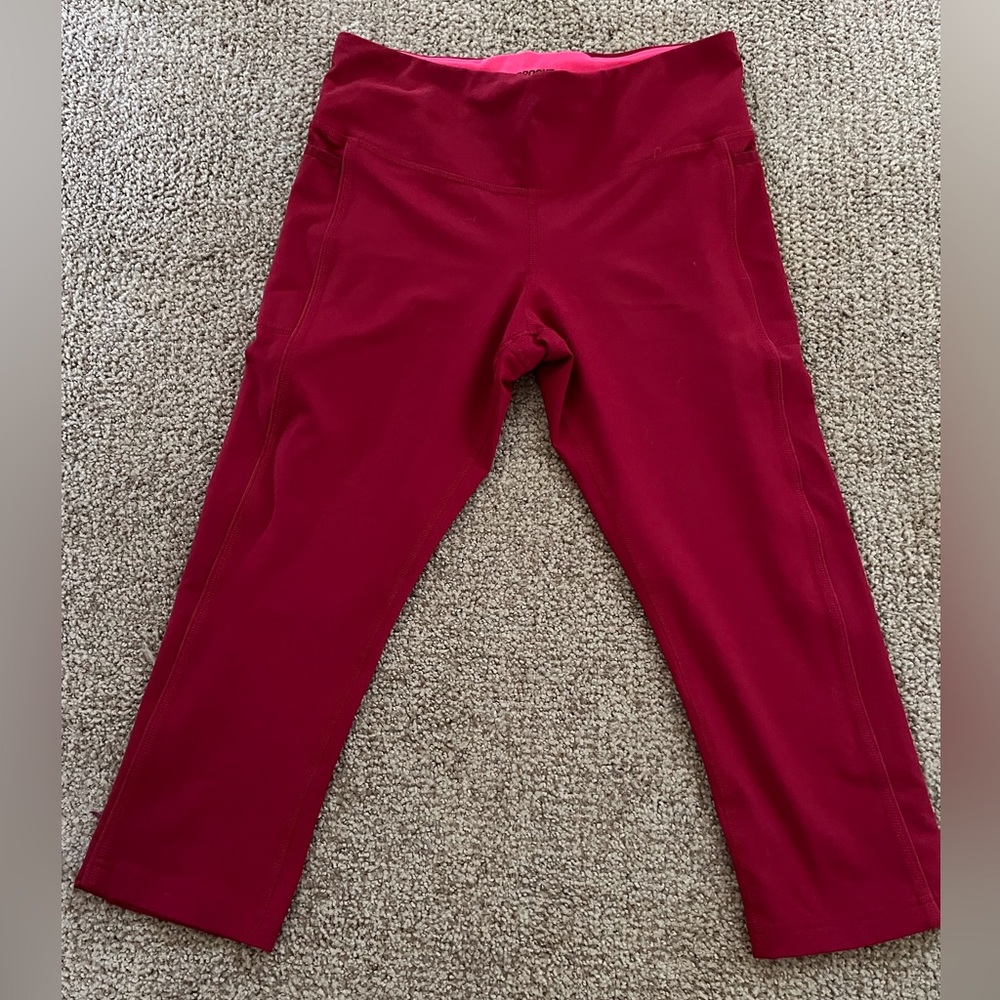 BROOKS cropped running tights leggings brick red color with coral accents medium